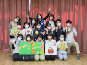 こども保育科３年生が静岡中央図書館にて“保育者のたまごたちによる『おはなし会』”を開催しました！ class=