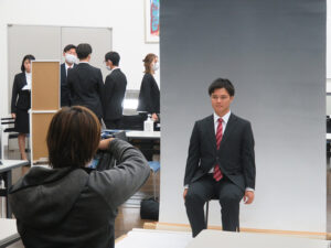 就職活動に備えて履歴書用の写真撮影を行いました☆ class=