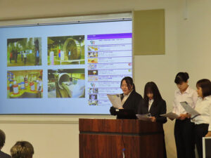 こども保育科１年生が『静岡科学館 る・く・る』でのボランティア報告会を開催しました♪ class=