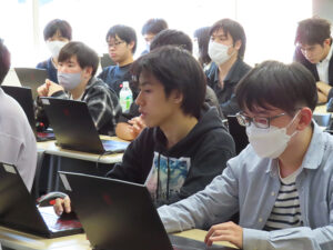 ゲームクリエイト科３年生が卒業研究中間発表を行いました☆ class=