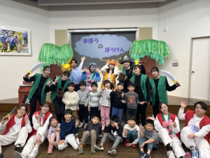 こども保育科3年生が「卒業研究発表会」を開催しました! class=