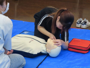 医療事務科1年生が『赤十字救急法救急員養成講習』を受講しました! Vol.1 class=