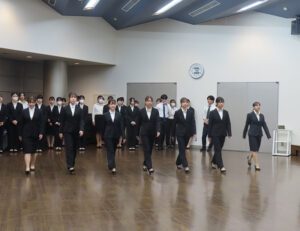 医療事務科1・2年生合同の『オスカープロモーション マナー講座』第9回目を受講しました♪ class=