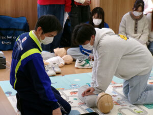 こども保育科３年生が『赤十字幼児安全法短期講習』を受講しました！ class=