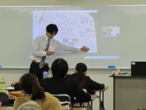 建築科１年生が『まちづくりファシリテーター養成講座』で合同発表会を行いました！ class=