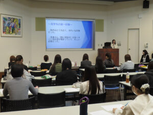 医療事務科２年生が医療機関『見学報告会』を実施しました♪ class=