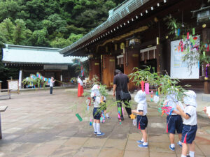 こども保育科の学生が護国神社の七夕祭に参加しました☆ class=